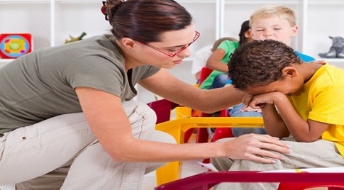  رفض الطفل للمدرسة مشكلة تؤرق الأبوين 