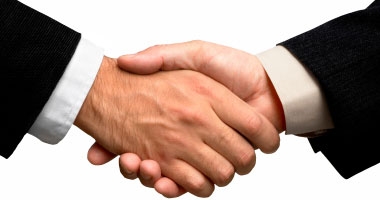 احذر.. 5 أمراض جلدية قد تصيبك بسبب تبادل القبلات والسلام باليد 