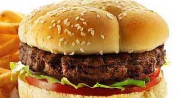 دراسة أسترالية: تناول البرجر والدجاج المقرمش يسبب الغباء