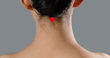 وضع مكعب ثلج أسفل الرقبة يقى من أمراض القلب ويحافظ على قواك العقلية