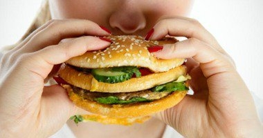 تعرف على أسوأ العادات الغذائية بعد الأكل