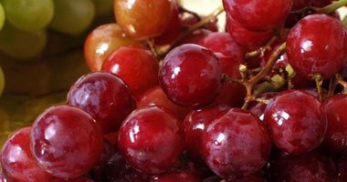 تناول العنب الأحمر يساعد فى علاج الاكتئاب